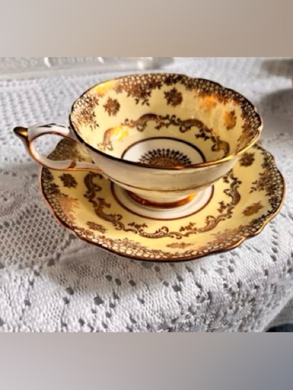 Vintage 1940s Paragon Heavy Gold Filigree Fine Bone China Teacup & Saucer Set